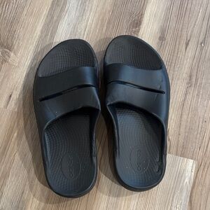 OOFOS Black Comfort Slides
